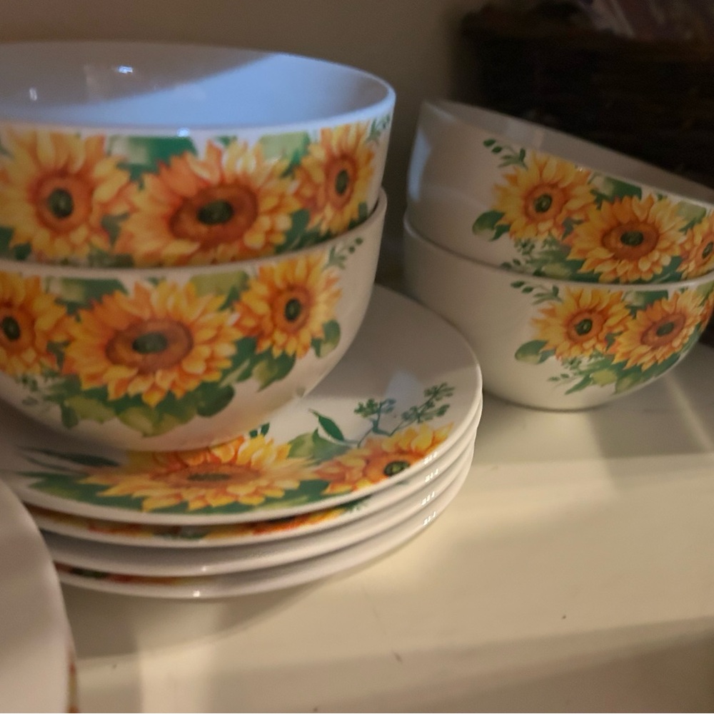 Sunflower Patterned Dining Set & complete kitchen decor with centerpieces